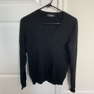 Black Lord & Taylor cashmere long sleeve sweater